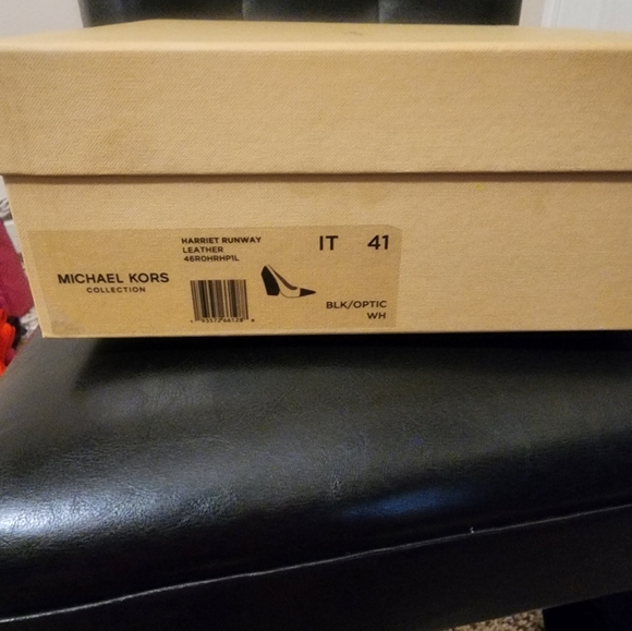 Shoes - Picture 5 of 5